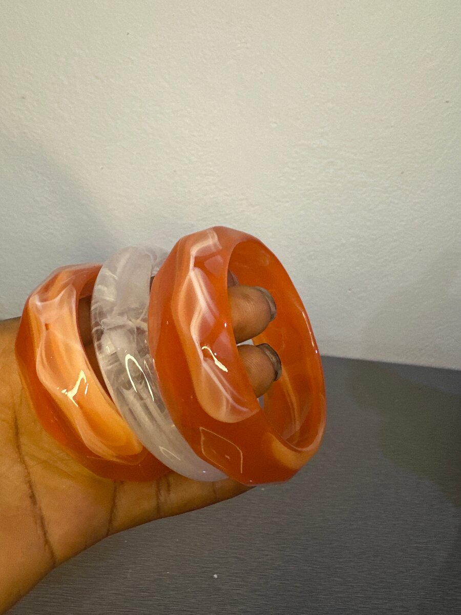 Bracelets en résine colorée