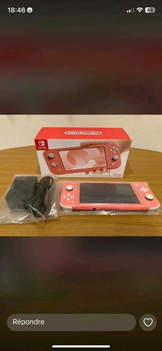 Nintendo Switch Lite corail