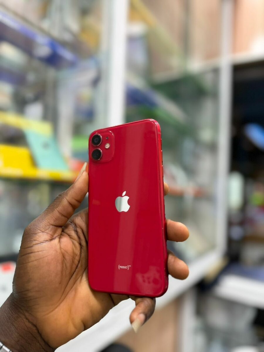 iPhone 11  64Go rouge 2nd main