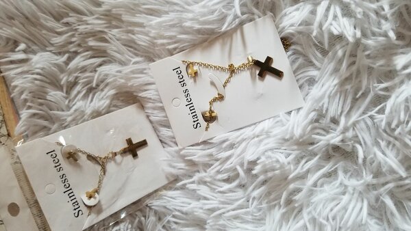 Collier croix en acier