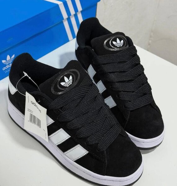Baskets noires Adidas tendance