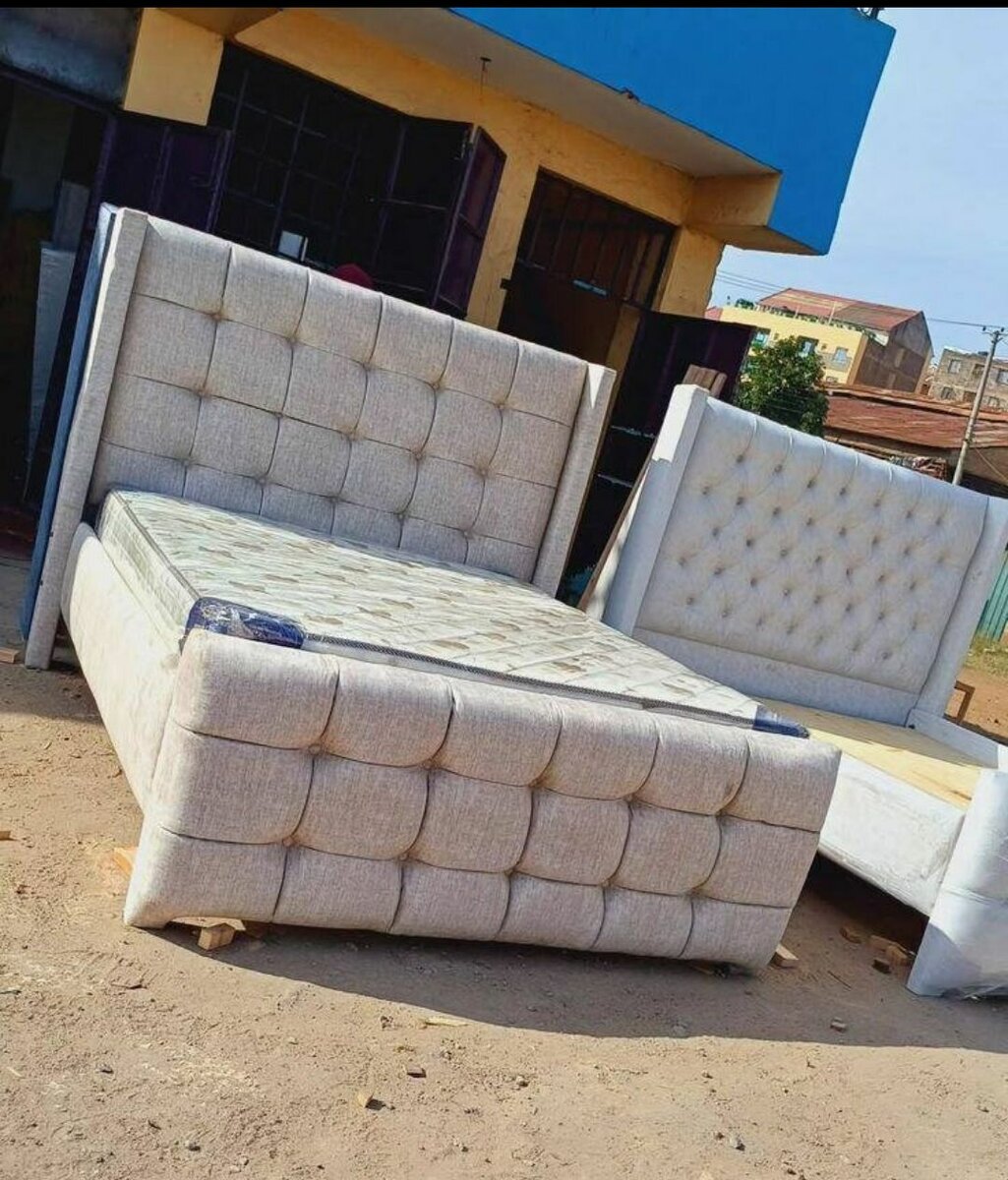 Lit capitonné élégant