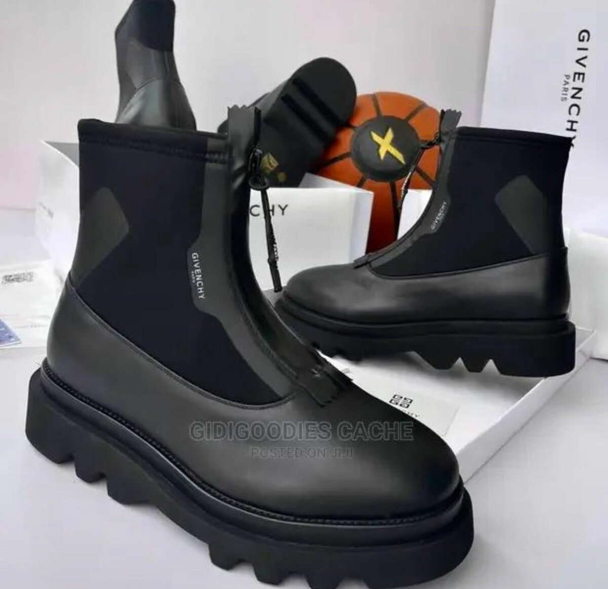 Bottes de cuir Givenchy
