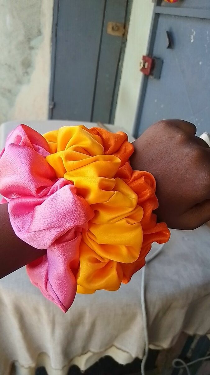 Chouchous cheveux satin colorés