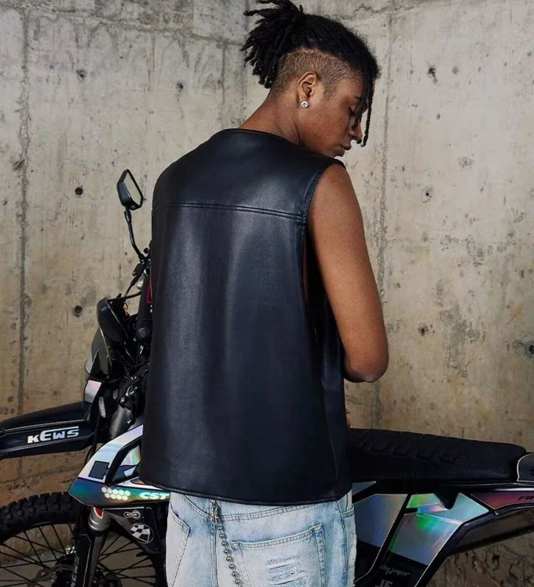 Gilet en cuir noir streetwear