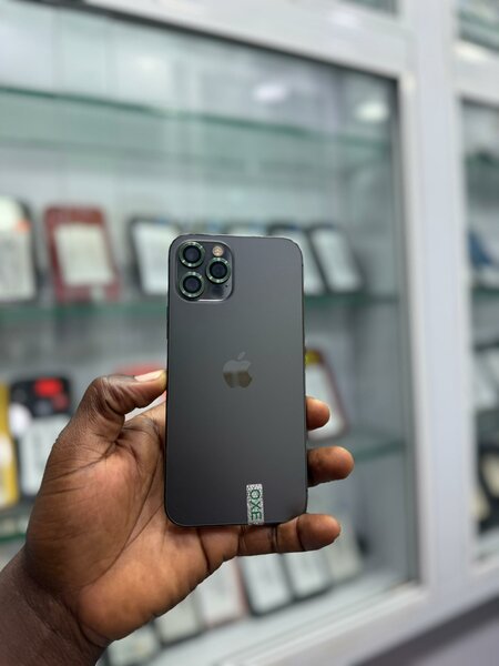 12 pro 128Go tout est dorigin