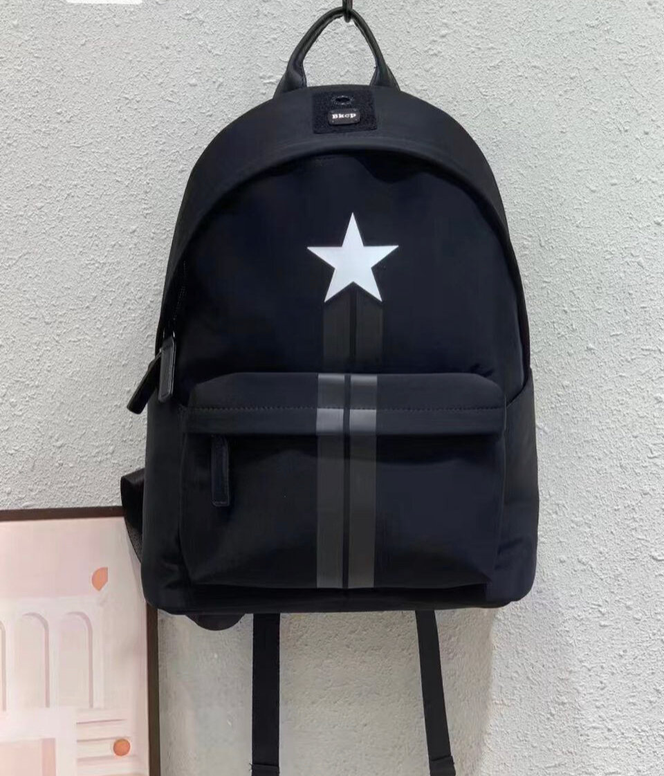 Sac à dos noir moderne