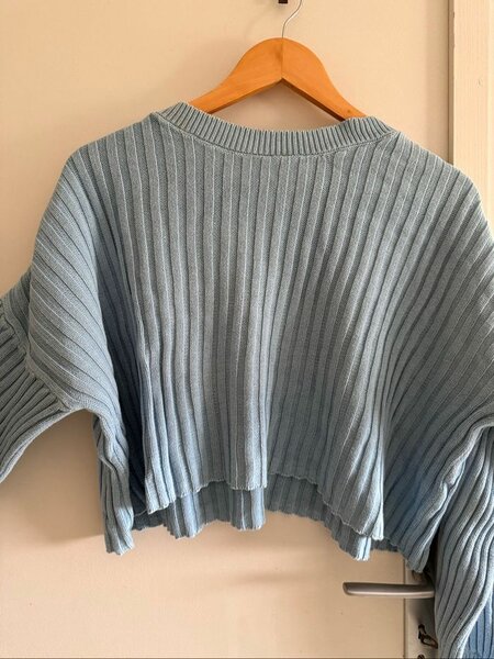 Pull court en maille côtelée