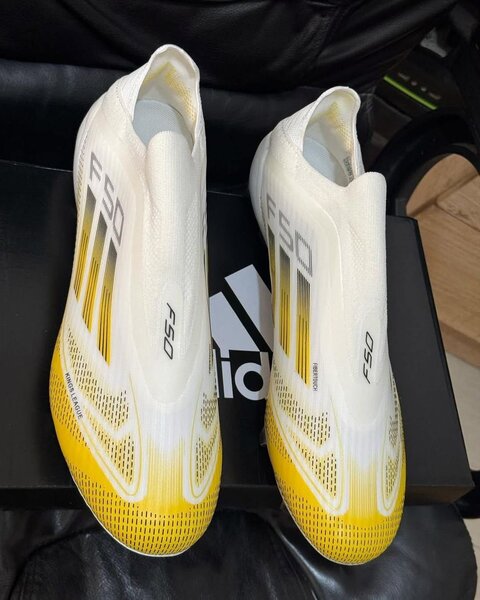 Chaussures de foot F50 blanches