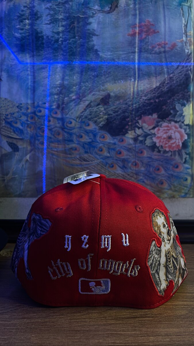 Casquette rouge brodée LA