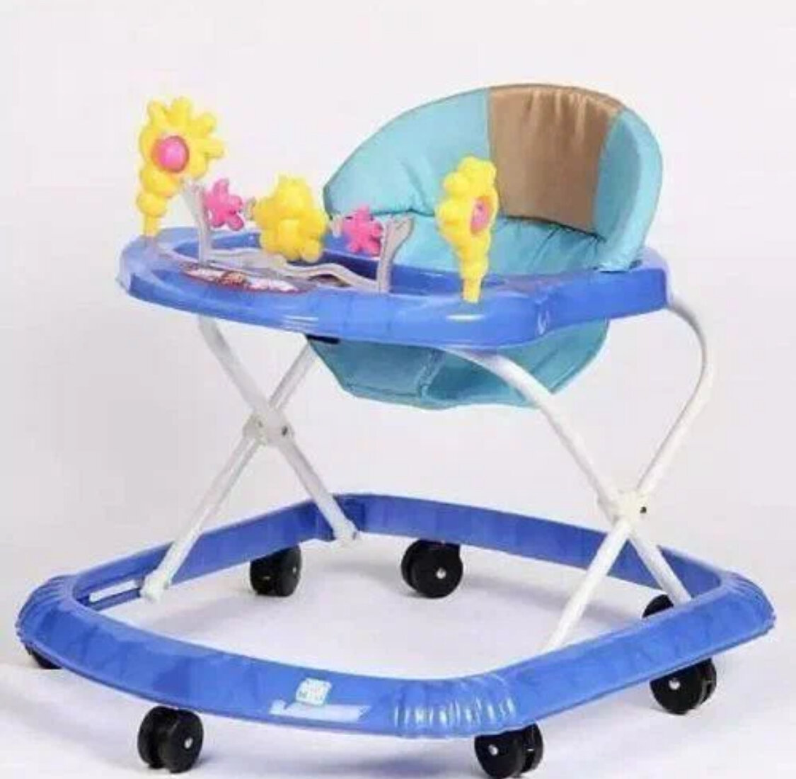 Youpala bébé avec jouets