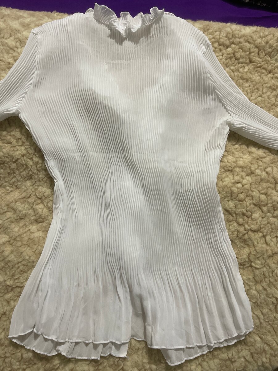 Blouse blanche élégante plissée