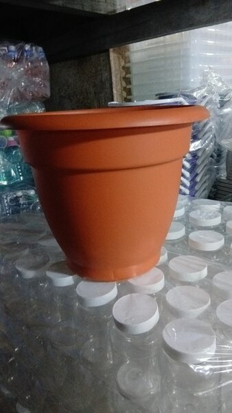 Pot de fleurs en plastique robuste