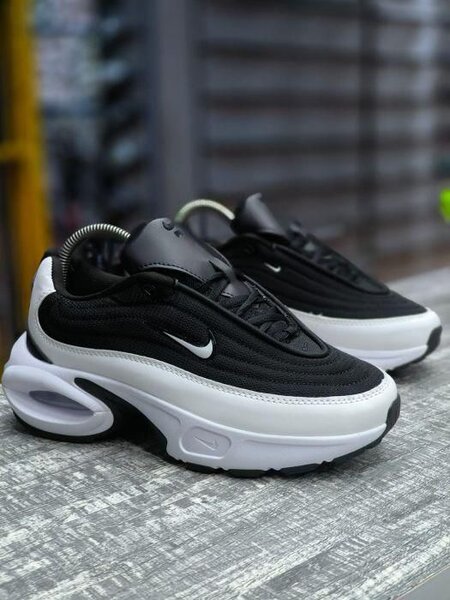 Chaussures Nike Air Max noir et blanc