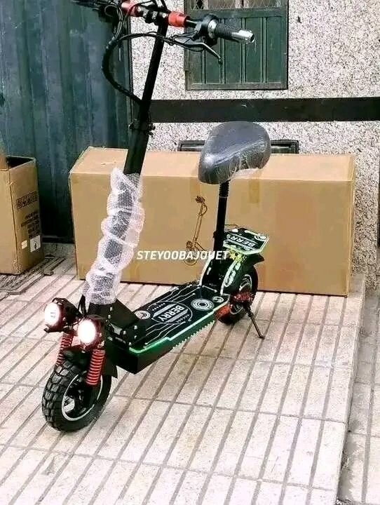 Trottinette électrique pliante noire