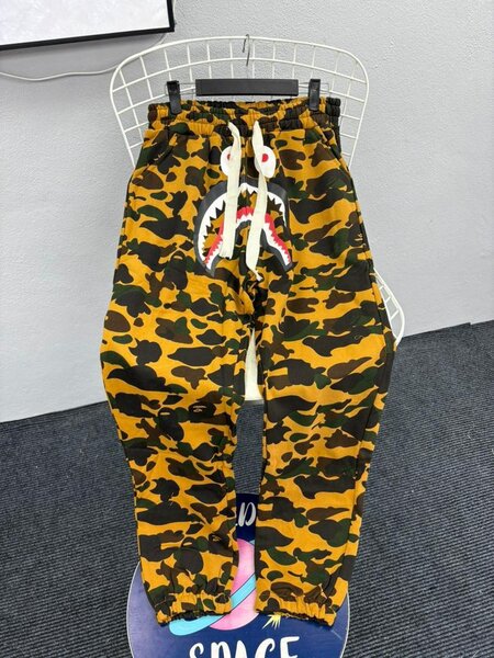 Pantalons camouflage style requin