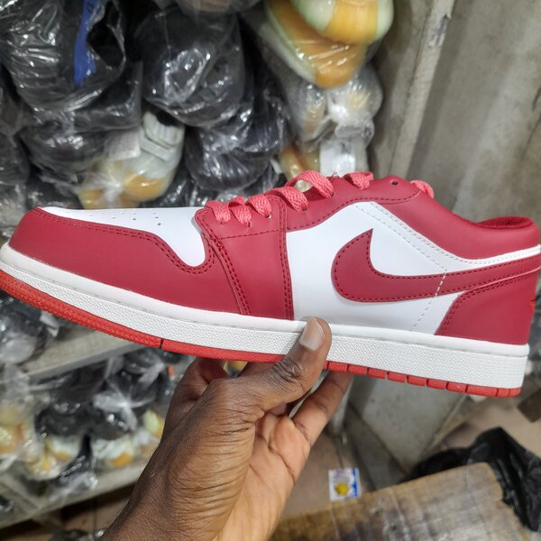 Sneakers Baskets Rouges Nike