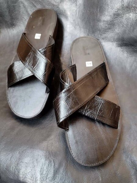 Sandales en cuir croisé