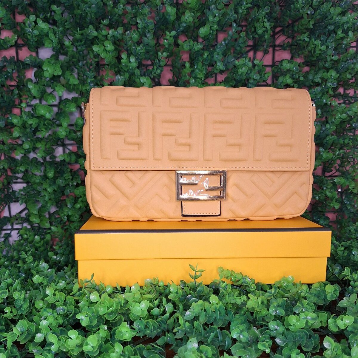 Sac FENDI BAGUETTE en coffret