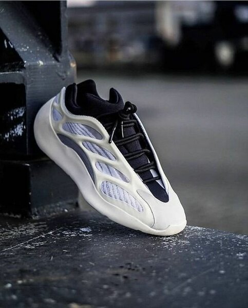 Baskets futuristes confortables