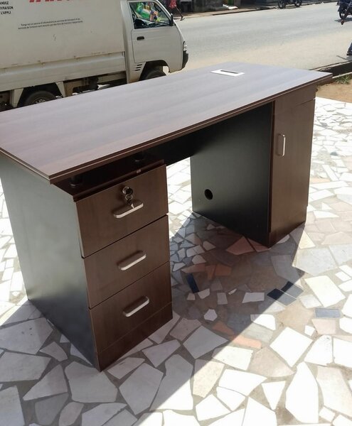 Bureau exécutif en bois