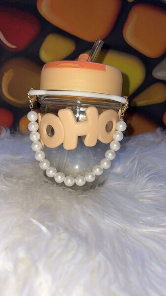 Gobelet en verre avec paille