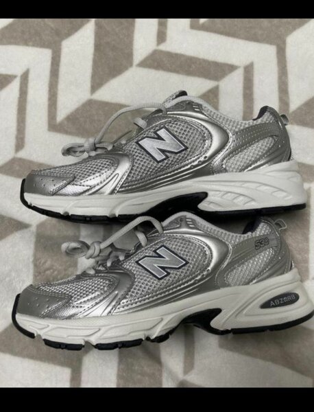 Baskets de course argentées