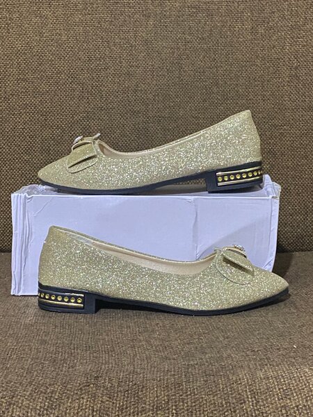 Ballerines dorées à strass