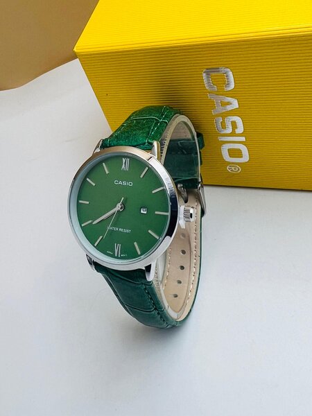 Montre élégante en cuir