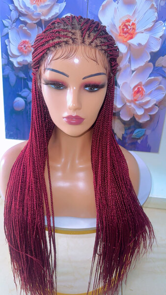 Perruque tressée rouge élégante