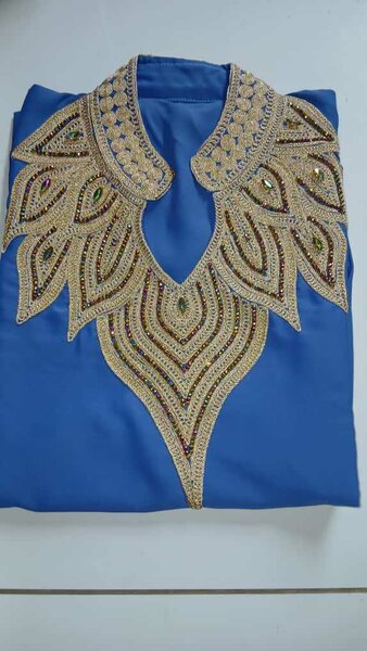 Robe longue brodée élégante