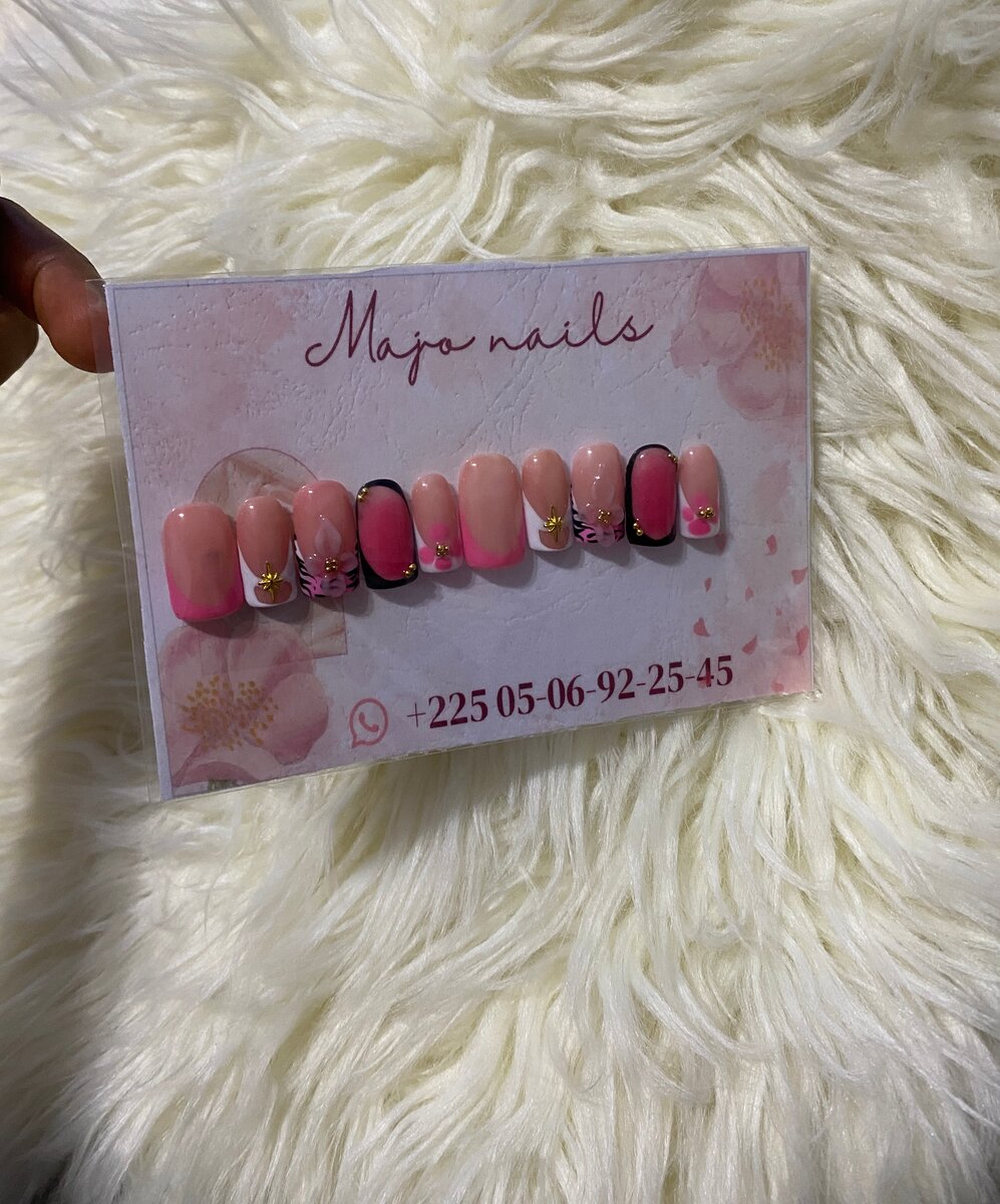 Ongles Faux Élégants Trendy