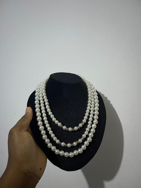Collier perles blanches élégant