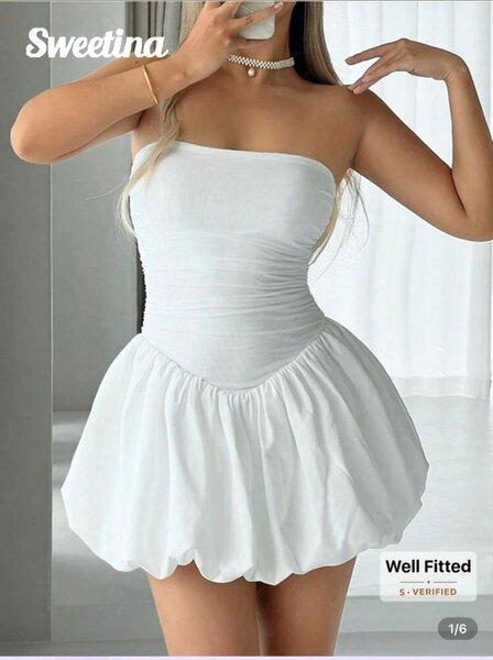 Robe Rouge Dos Nu Élégante