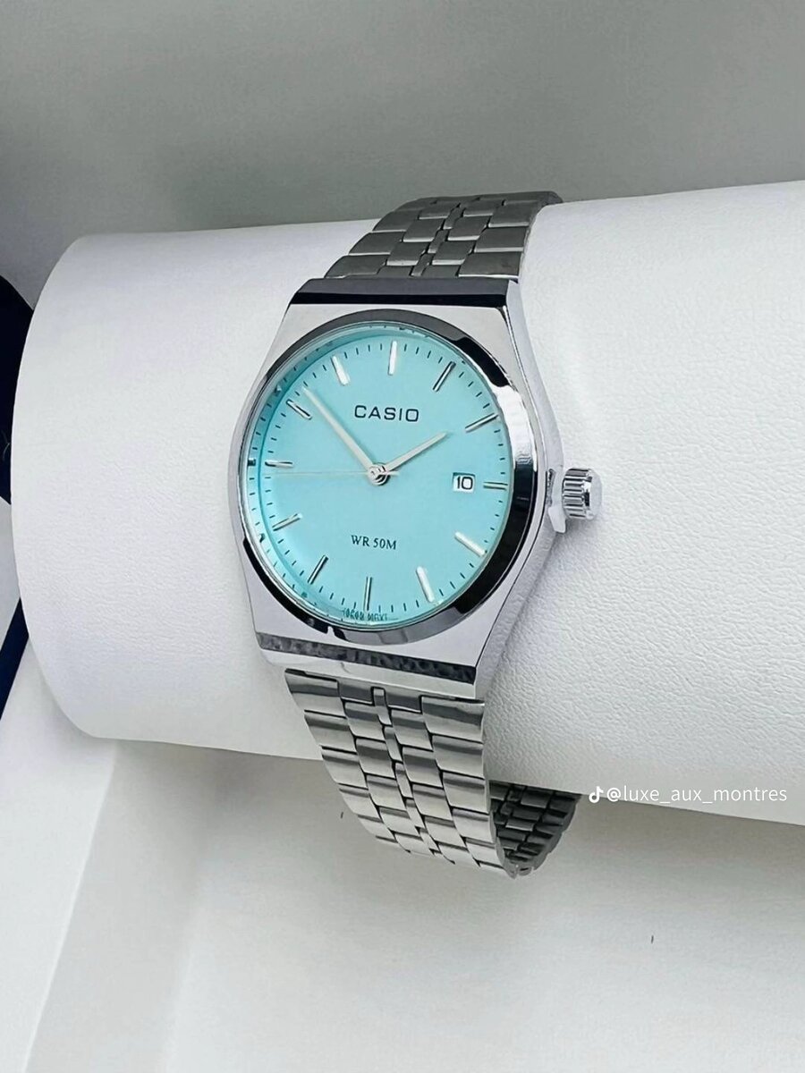 Montre Casio en acier argenté