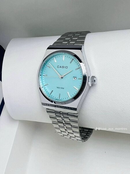 Montre Casio en acier argenté