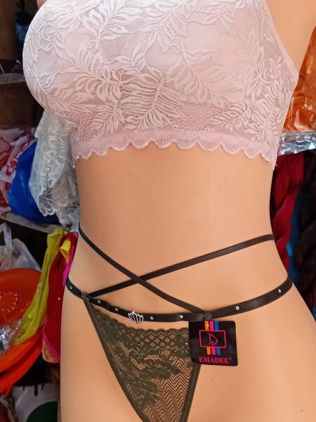 Strings en dentelle sexy