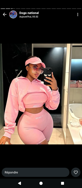 Ensemble de sport rose élégant