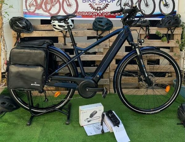 Vélo électrique avec sacoches