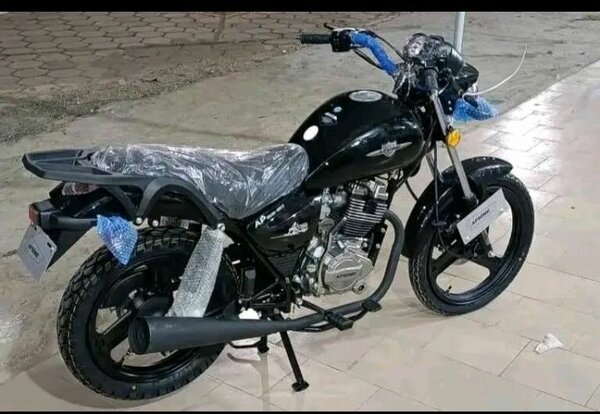 Moto noire neuve
