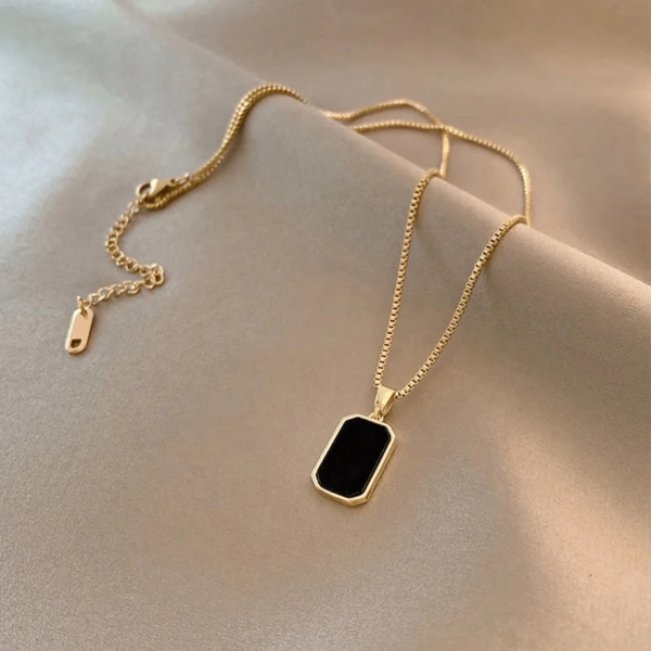 Collier pendentif rectangle noir