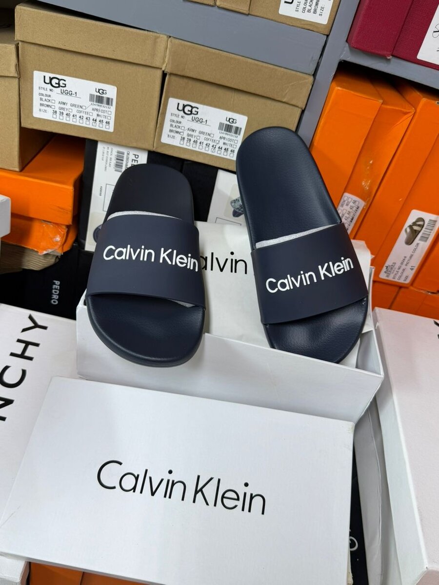 Tongs Calvin Klein élégantes