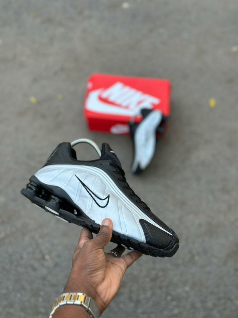 Chaussures Nike Shox R4