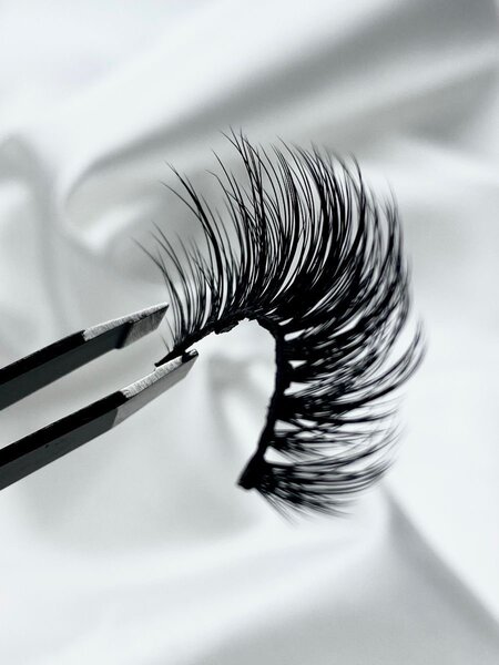 Faux cils volume dramatiques