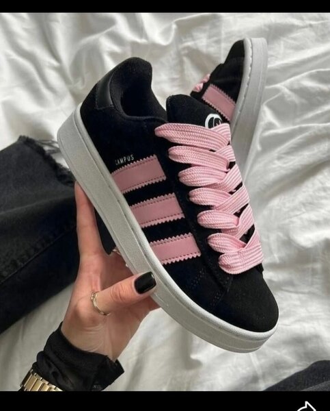 Baskets noires et roses