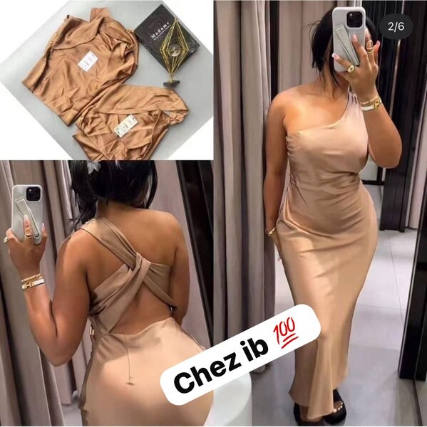 Robe Élégante Asymétrique