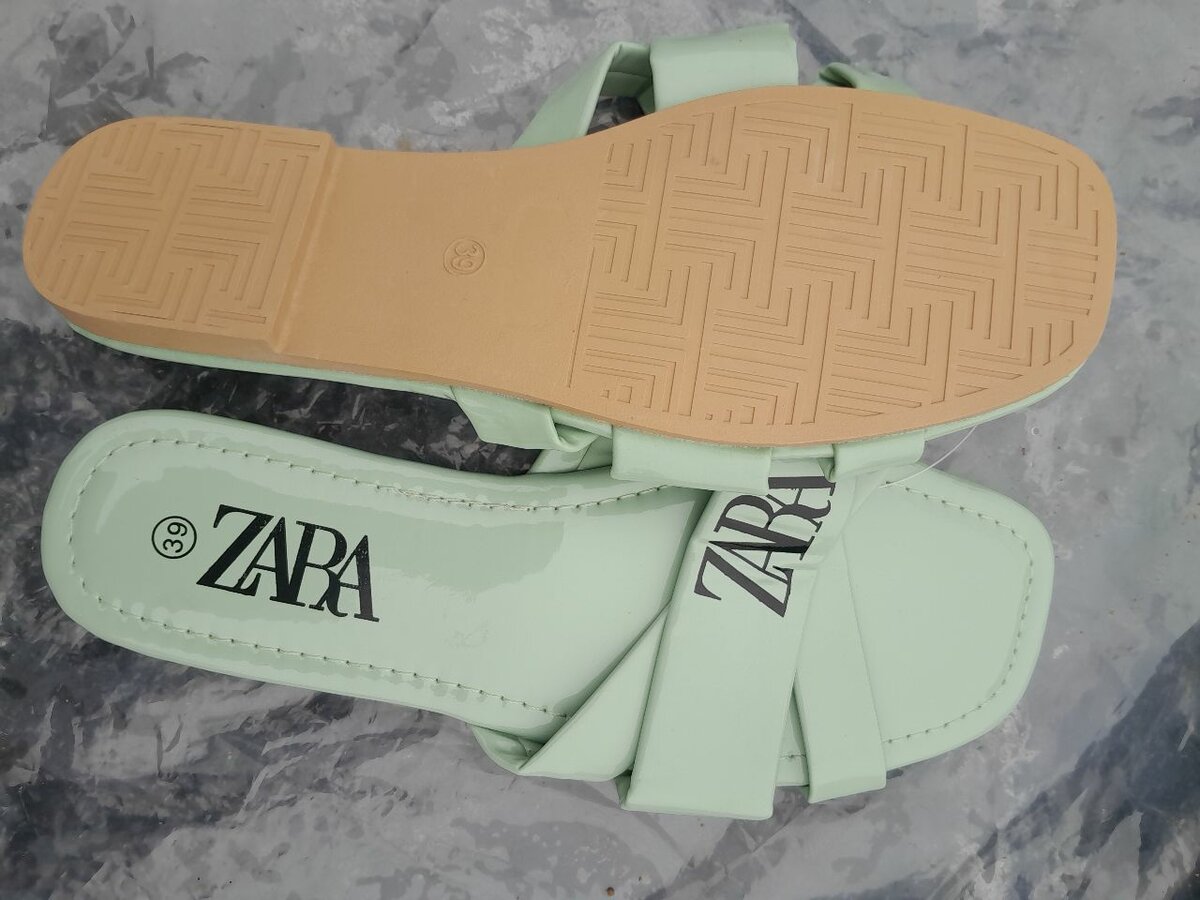 Sandales plates vertes ZARA