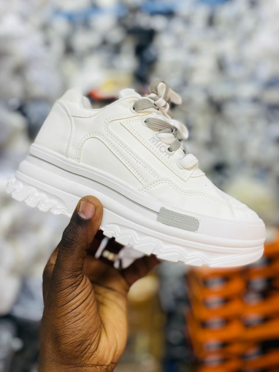 Baskets modernes en cuir