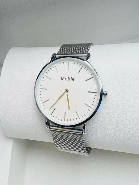 Montre Minimaliste en Acier