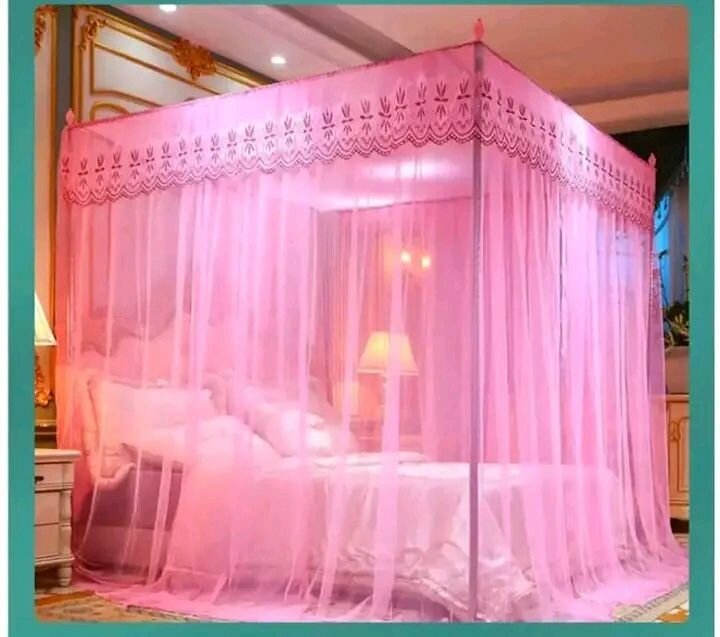 Baldaquin de lit romantique